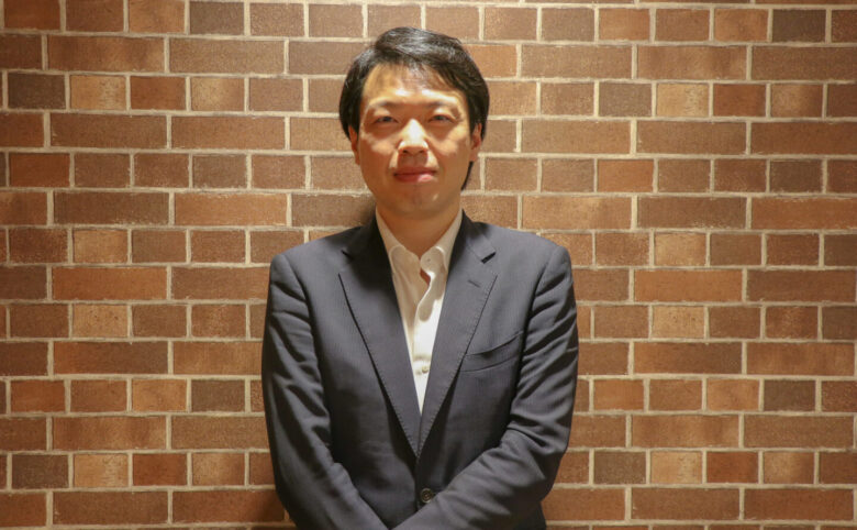 不動産購入の際はメリットからデメリットまで、しっかり営業マンに確認を。